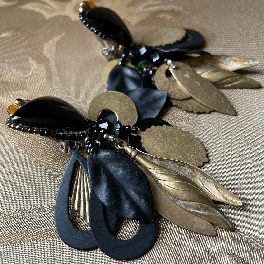 Vintage Onyx Brass Chipita Clip on earrings - Picture 3 of 8